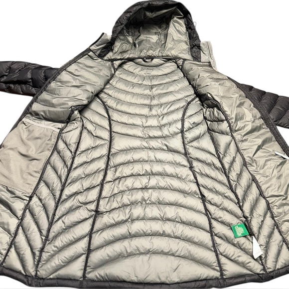 L.L. BEAN ~ Women’s Ultralight 850 Down 3/4-Length Black Hooded Puffer Coat ~ XS - Picture 5 of 15
